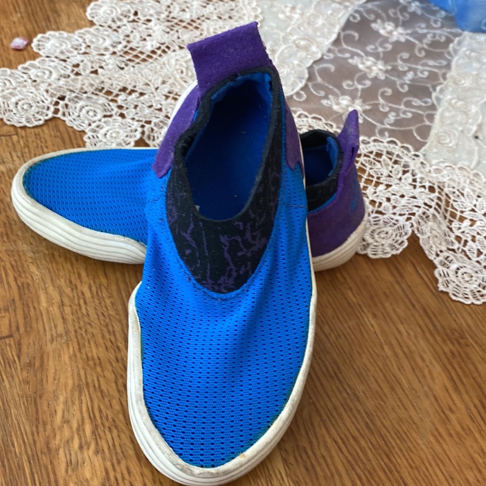 Nike kids water shoe size 8